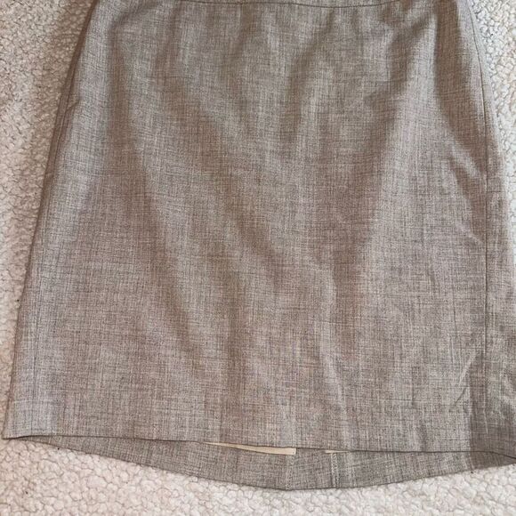Banana Republic Women’s Khaki Tan Pencil Skirt Size 6 EUC - Picture 2 of 9